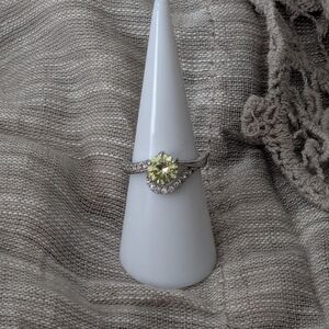 Elegant Silver and Lime Green Gemstone Ring